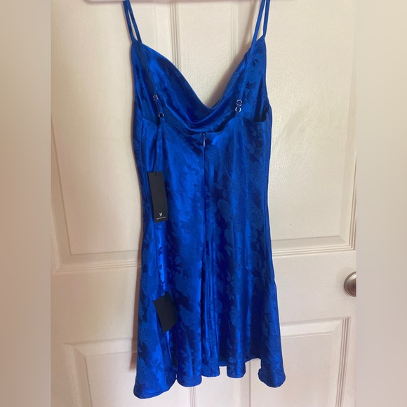 Blue floral print mini dress - Picture 2 of 5